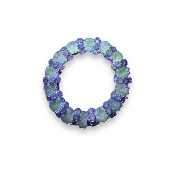 Unsigned Weiss Purple Crystal Gold Tone Wreath Brooch UV Glow Manganese 1.5" - Picture 2 of 8